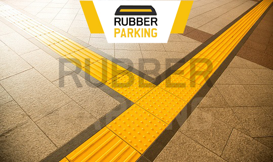 obra con pisos podotactiles