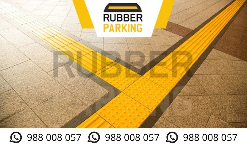 obra con pisos podotactiles