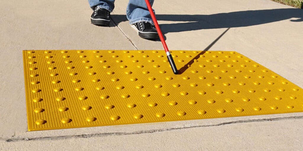 piso podotáctil de poliestireno